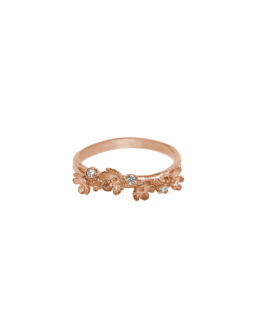 Sora Ring with Round Stone in 18K Gold