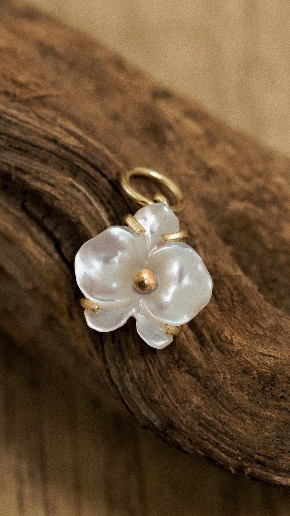 Phaluna Charm with Mother of Pearl