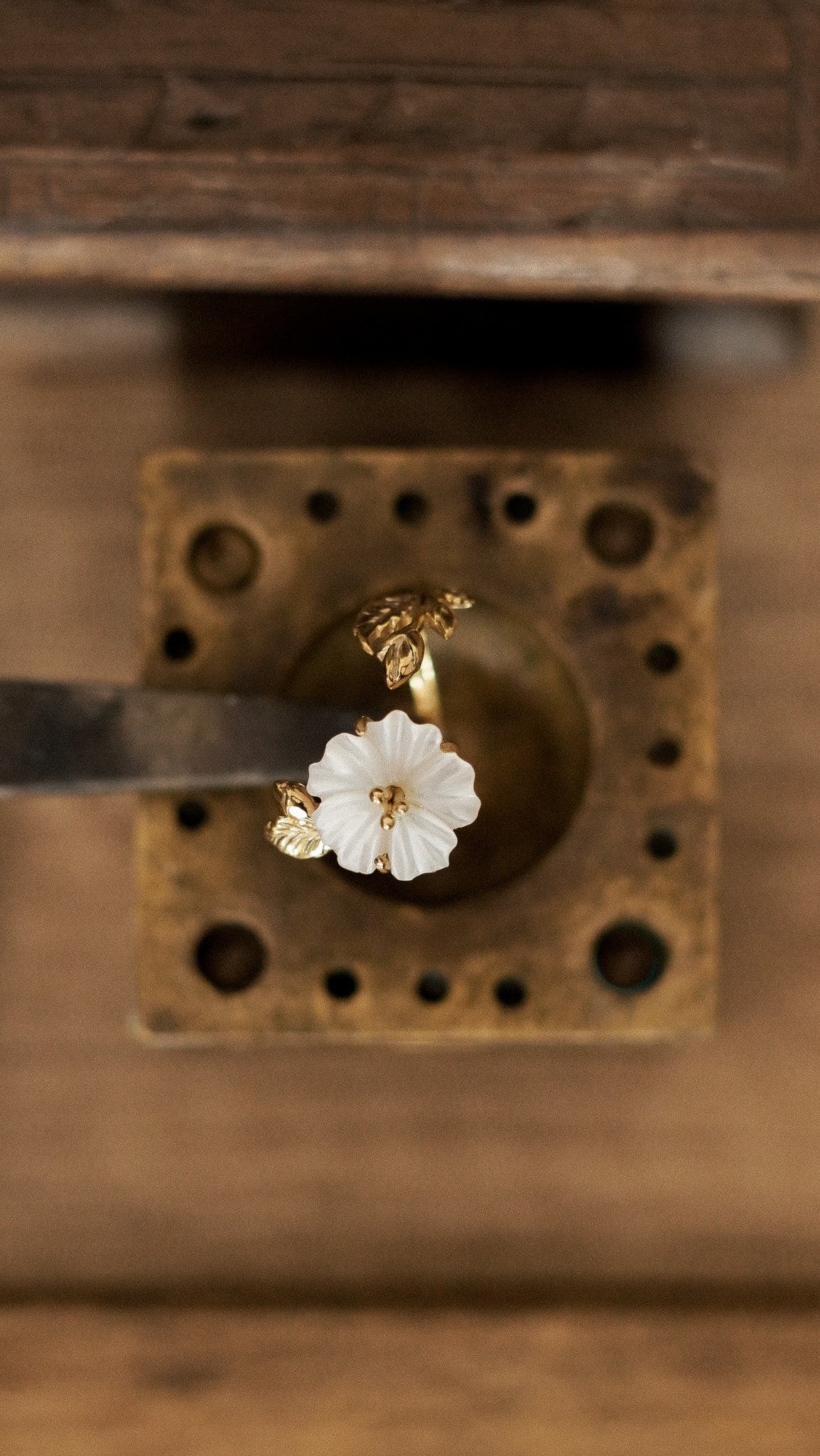 Hibiscus Ring with Mother of Pearl