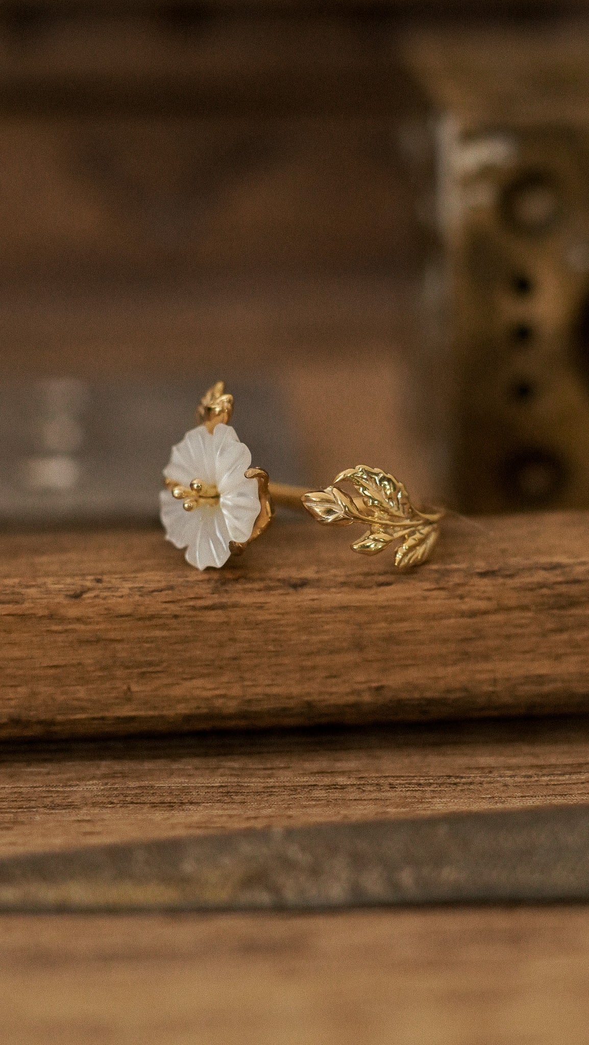 Hibiscus Ring with Mother of Pearl
