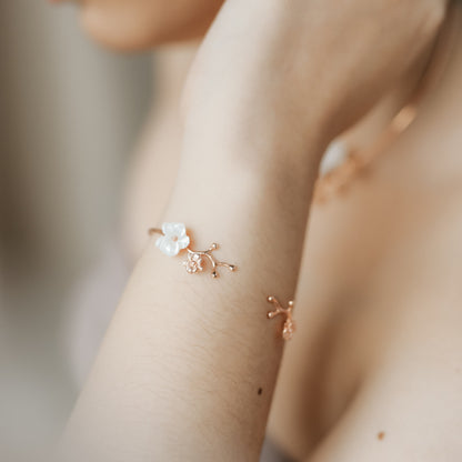 Phaluna Bangle with Mother of Pearl