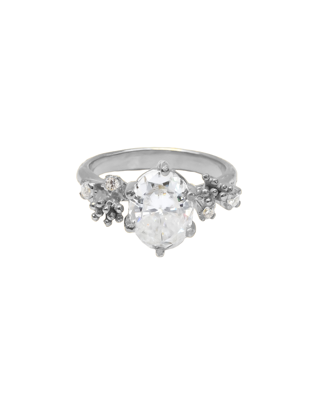 Benih Ring with Oval Stone in 18K Gold