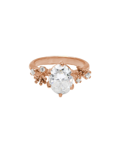 Benih Ring with Oval Stone in 18K Gold