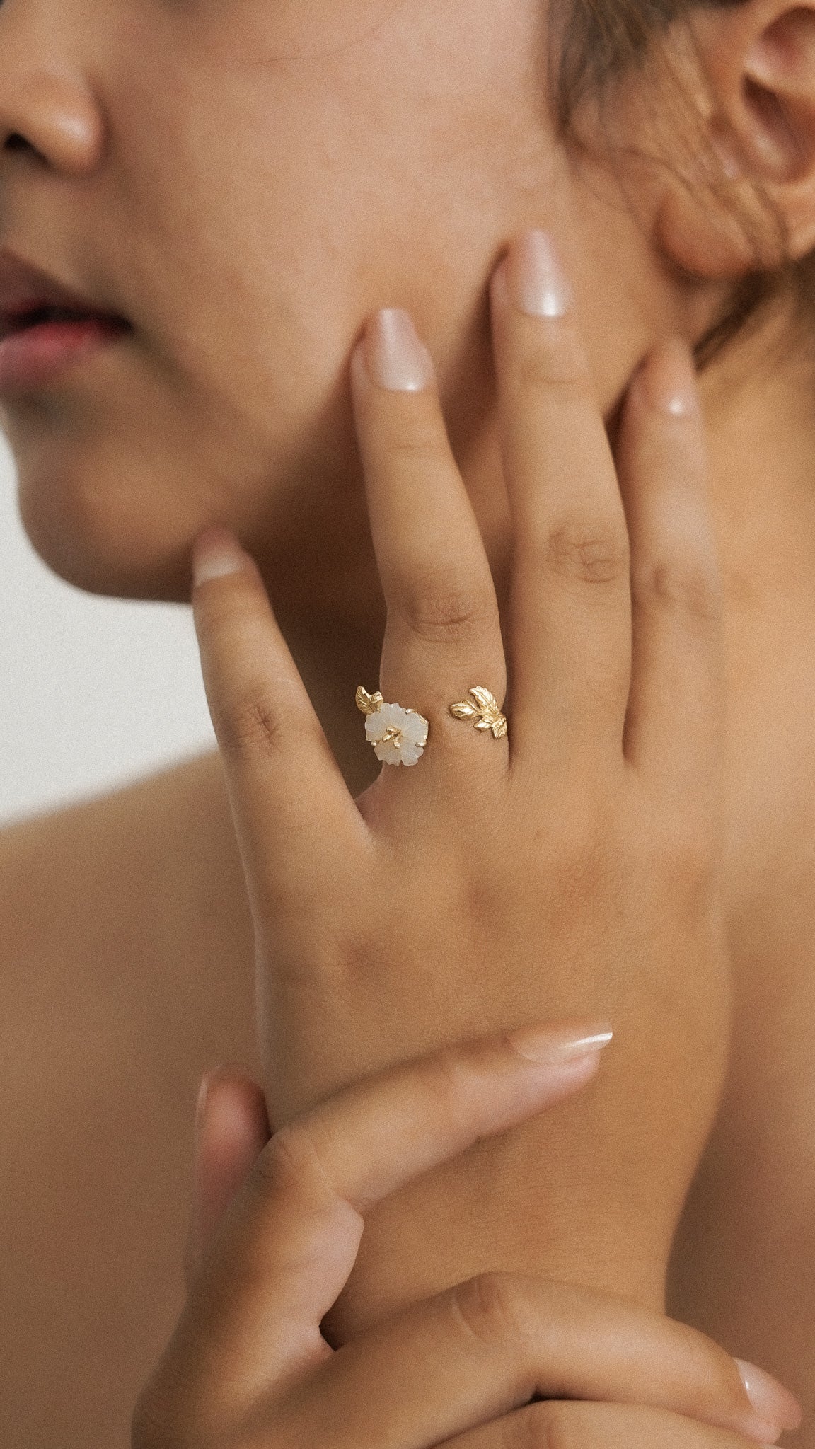 Hibiscus Ring with Mother of Pearl