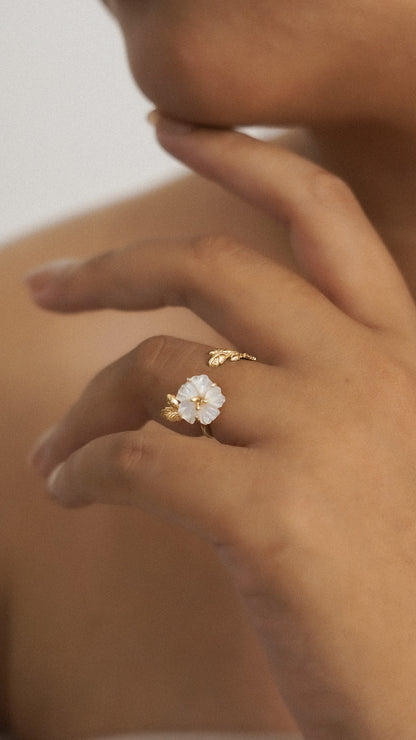 Hibiscus Ring with Mother of Pearl