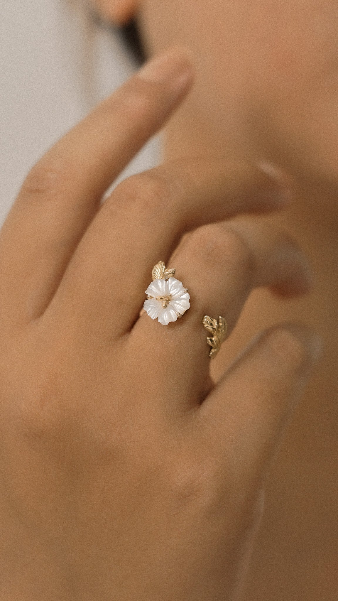 Hibiscus Ring with Mother of Pearl