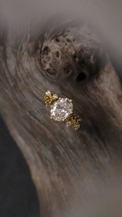 Benih Ring with Oval Stone in 18K Gold