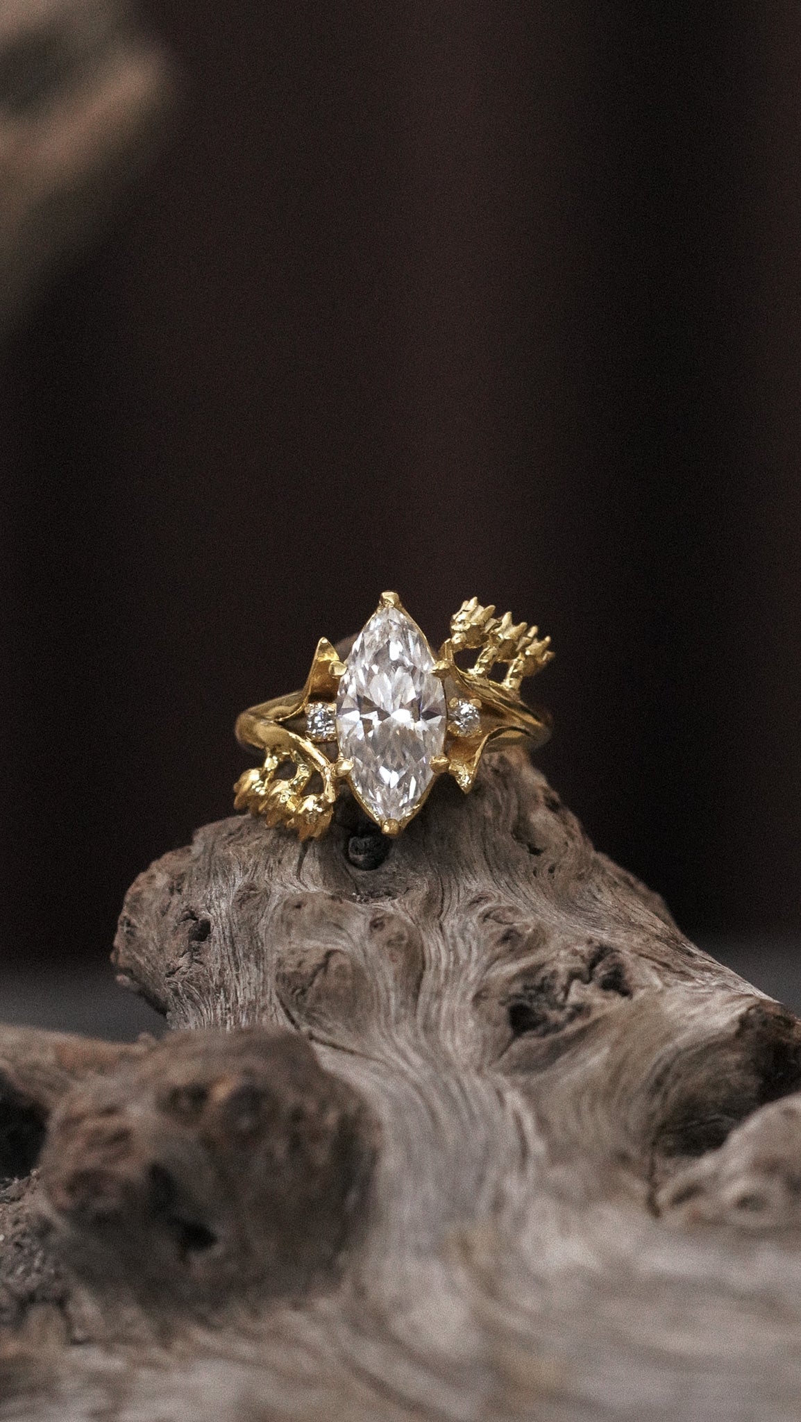 Laras - Lily of the Valley Ring with Marquise Stone in 18K Gold