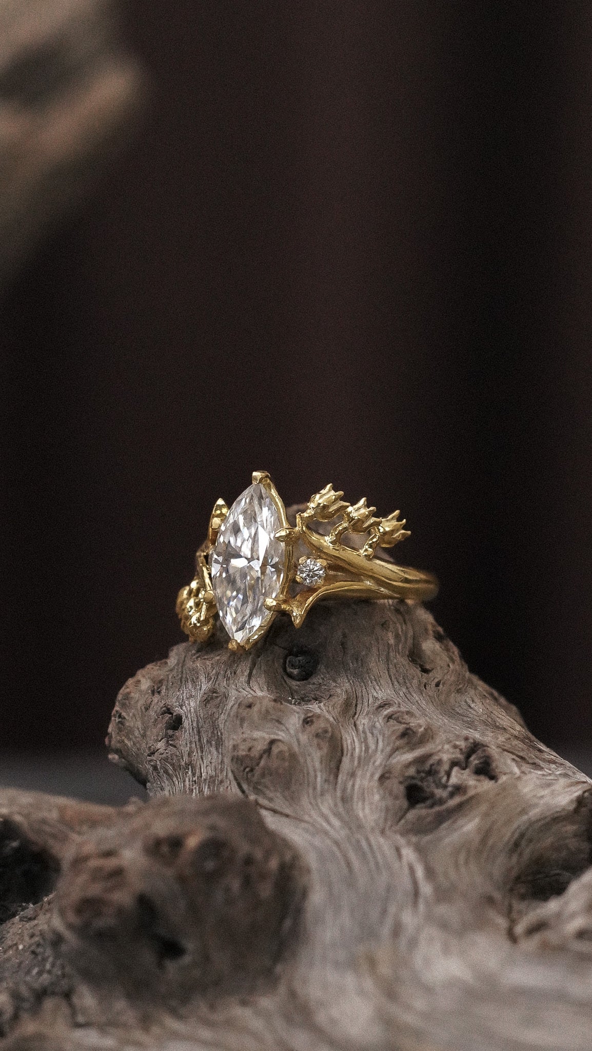 Laras - Lily of the Valley Ring with Marquise Stone in 18K Gold