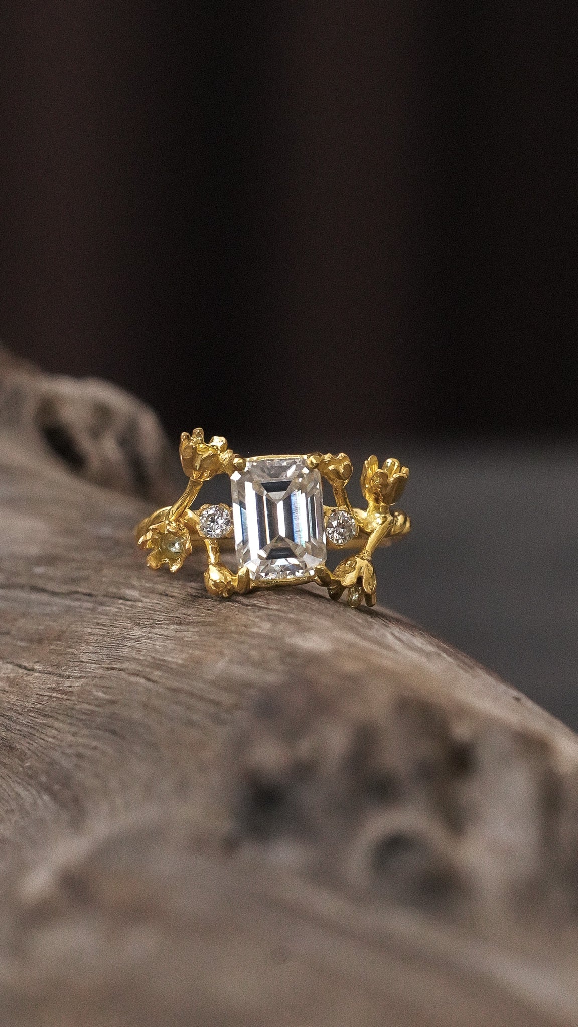 Cahya Senja - Tuberose Ring with Emerald Stone in 18K Gold