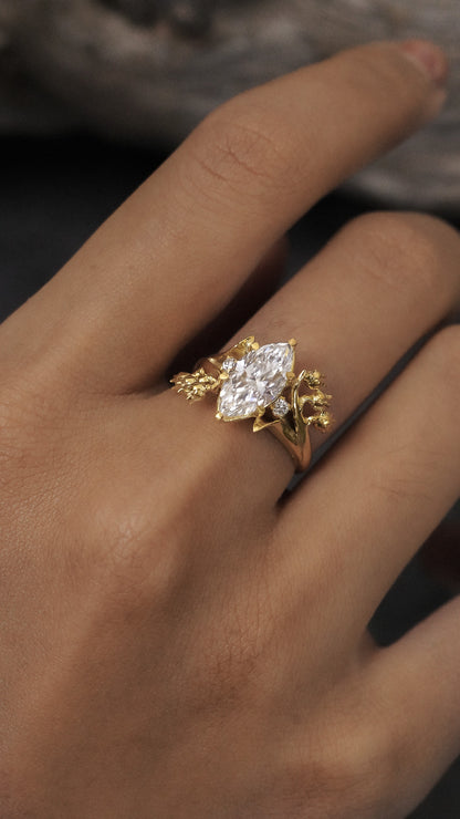 Laras - Lily of the Valley Ring with Marquise Stone in 18K Gold