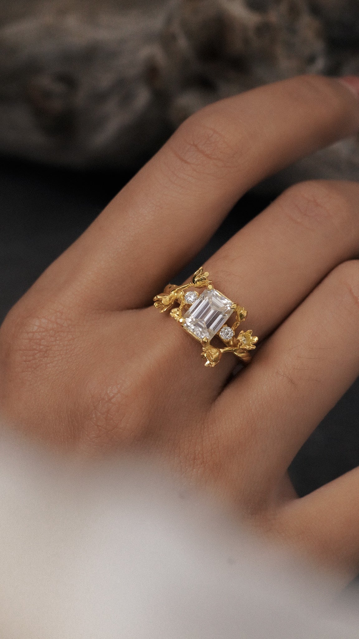 Cahya Senja - Tuberose Ring with Emerald Stone in 18K Gold