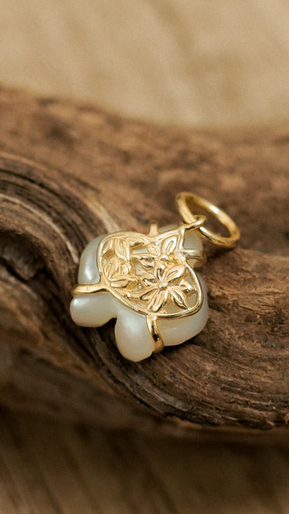 Phaluna Charm with Mother of Pearl