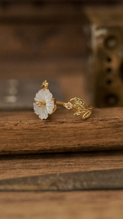 Hibiscus Ring with Mother of Pearl