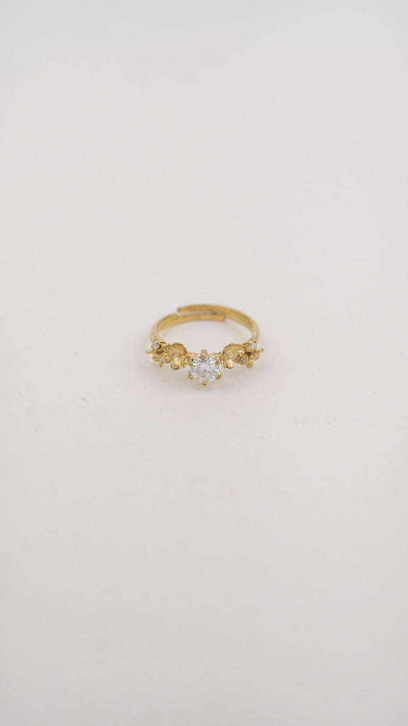 Kembang Ring 18k Gold with 0,5 carat