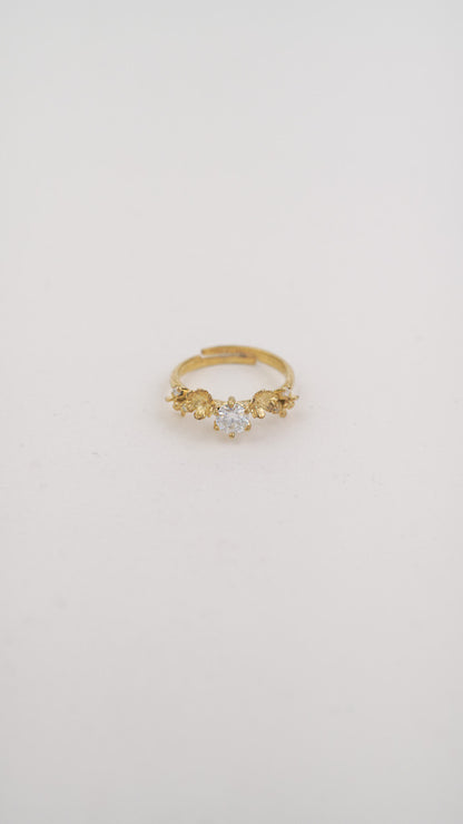 Kembang Ring 18k Gold with 0,5 carat