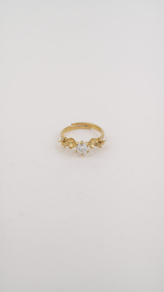 Kembang Ring 18k Gold with 0,5 carat