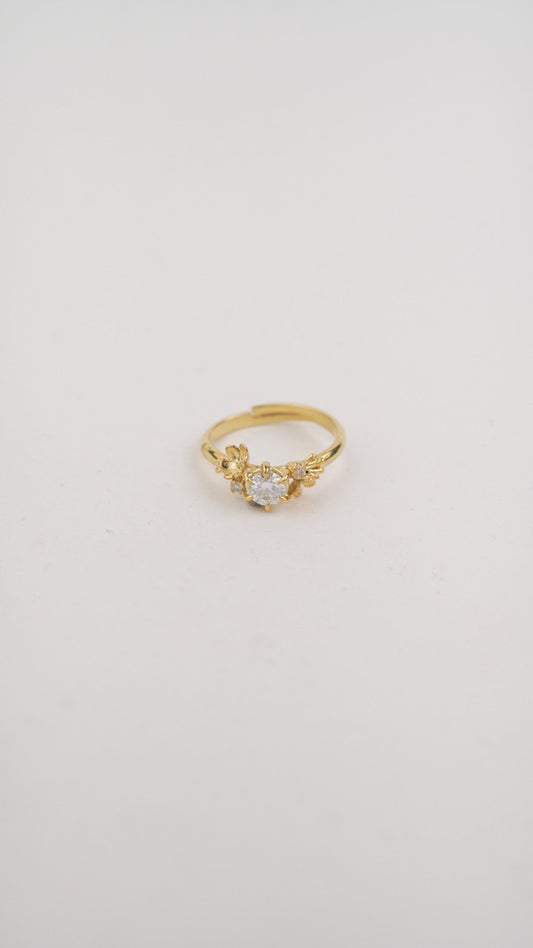 Eternal Kembang Ring 18k Gold with 0,5 carat