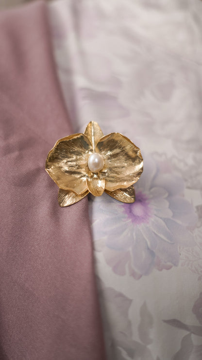 Moon Orchid Brooch in Silver