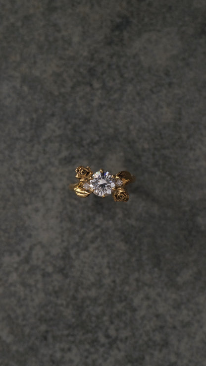 Rose Solitaire Ring with Round Stone in 18K Gold