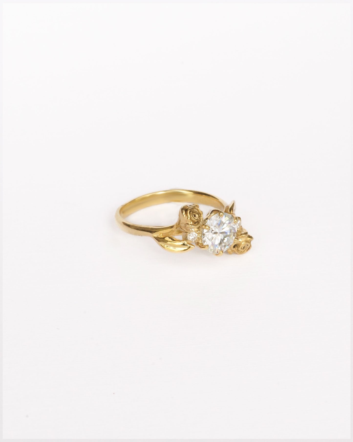 Rose Solitaire Ring with Round Stone in 18K Gold